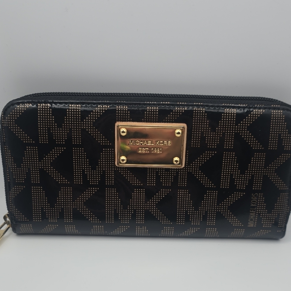 Michael Kors Black MK Logo Patent Leather W/ Gold Hardware Long Wallet (EUC)🖤✨️ - Picture 2 of 9